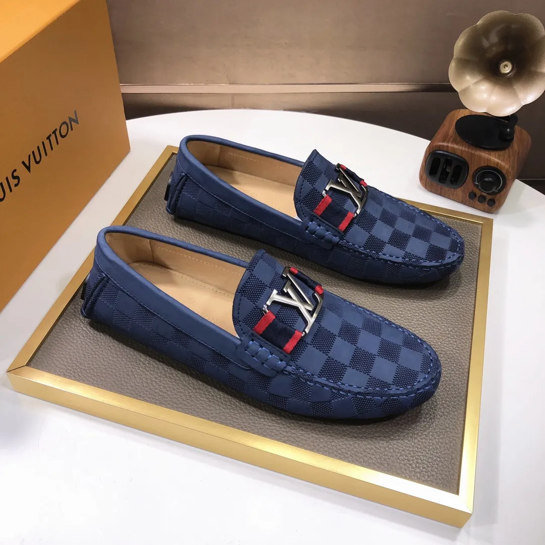 Men's men's shoes 💰420💰 [LV Doudou Shoes] (sheepskin lining) new model is on the market, available on the official website. The new Doudou shoes are processed into single-color materials, and the uppers are made of imported cowhide material. The body of the shoe is fully hemmed with mark thread, and is lined with imported original cowhide leather. The elegant shoe shape is super suitable for all-matching, and the size is 38-44.